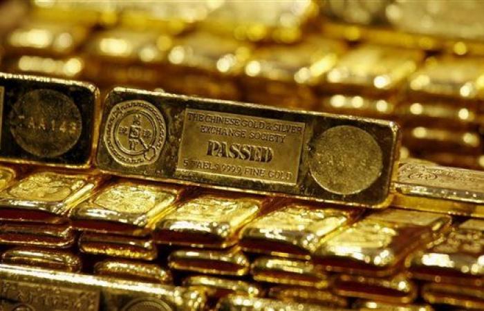 الذهب يواصل تراجعه، خسائر جديدة تضرب الأسعار بالصاغة
