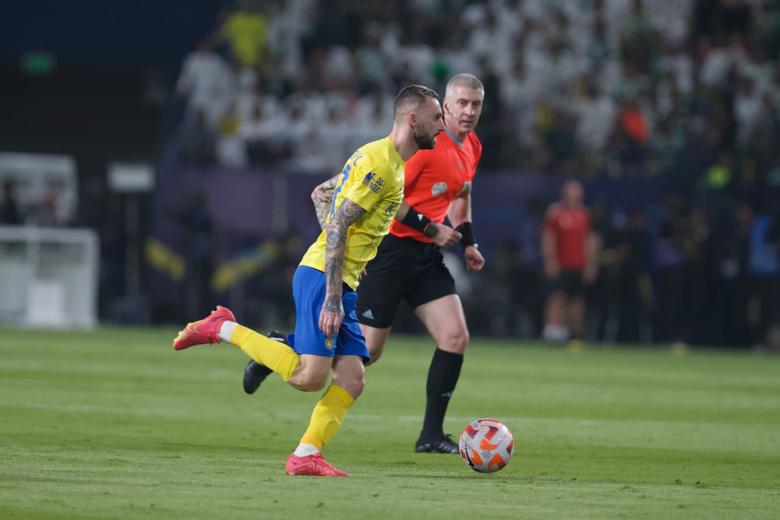 النصر يضع شرطا لتجديد عقد بروزوفيتش