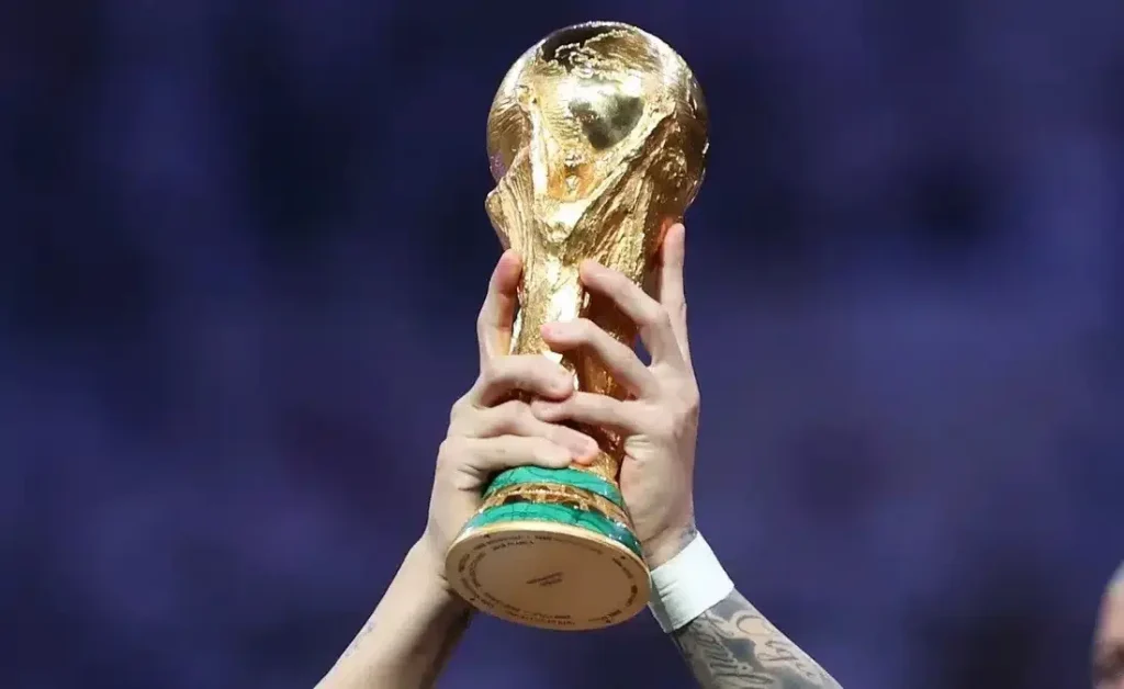 كم لاعبًا عربيًا تلقّى بطاقة حمراء في كأس العالم؟