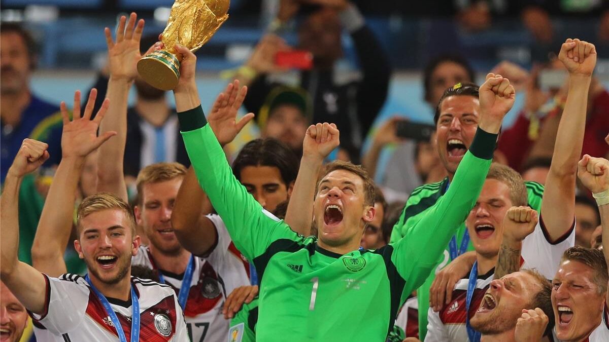 نوير يحسم موقفه من الاعتزال الدولي مع منتخب ألمانيا بعد كأس العالم